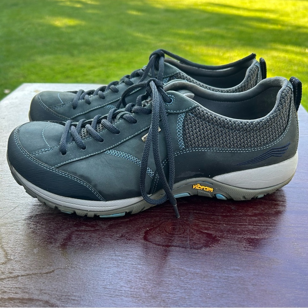 Dansko Paisley 42 medium (women's 11.5/12) Walking Shoes